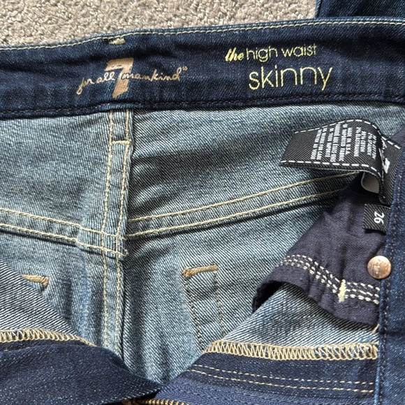 7 for All Mankind High Waist Skinny Jeans Sz 26 EUC Lightly Distressed Med Wash - Picture 12 of 14
